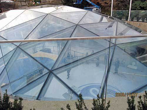 Robson Square Ice Rink(GE plaza)